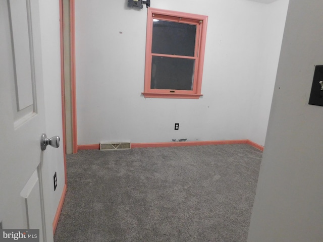 spare room with carpet, visible vents, and baseboards