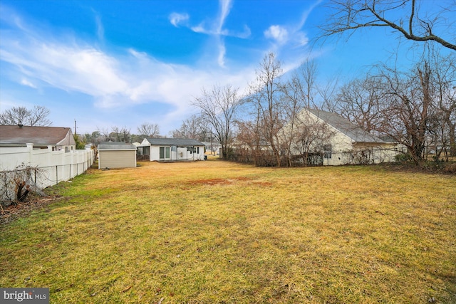 view of yard featuring a storage unit