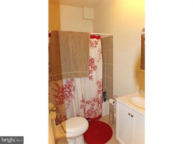 bathroom featuring vanity, a shower with shower curtain, and toilet