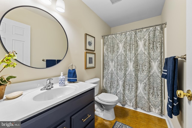 full bath featuring toilet, a shower with shower curtain, and vanity