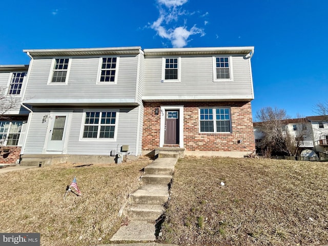 view of front facade with a front yard