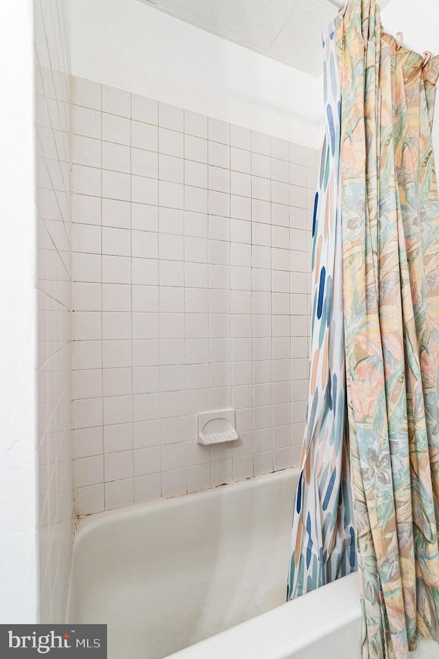 bathroom with shower / bathtub combination with curtain