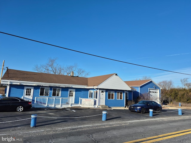 single story home featuring a garage