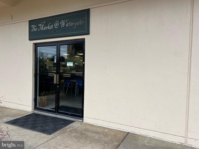 property entrance featuring stucco siding