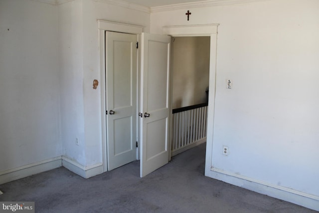 unfurnished room featuring carpet and ornamental molding