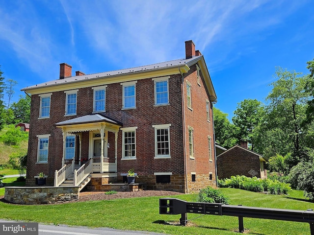 view of front of house with a front yard