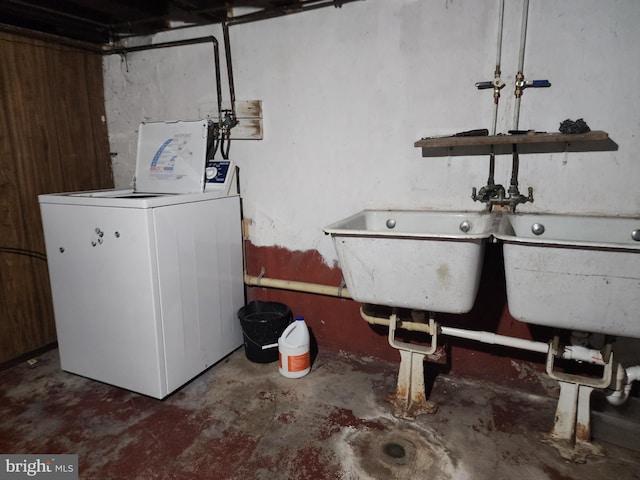 clothes washing area with washer / dryer and sink