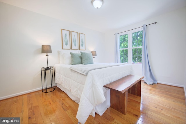 6406 Holyoke Dr, Annandale, VA 22003 - bedroom featuring light wood-style floors and baseboards