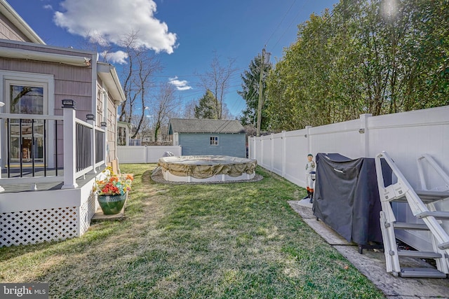 view of yard with an outdoor structure and a covered pool