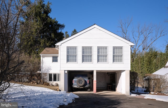 view of front facade featuring a carport