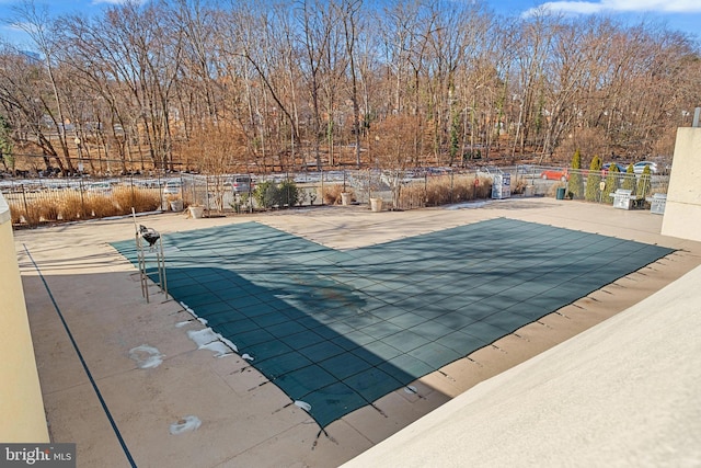 4500 S Four Mile Run Dr Unit 204, Arlington, VA 22204 - community pool with fence and a patio