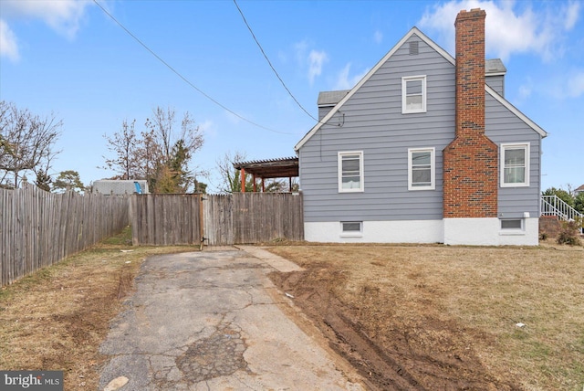 view of side of property featuring a yard