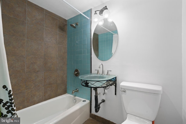 full bathroom featuring toilet, sink, and shower / bath combo with shower curtain