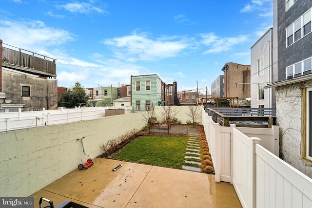 view of yard featuring a patio