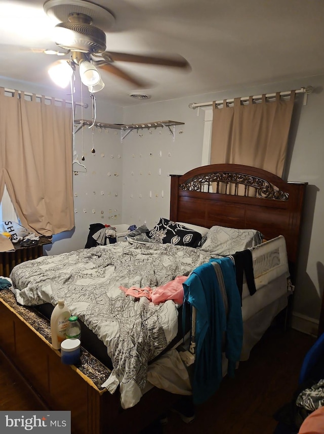 bedroom featuring ceiling fan