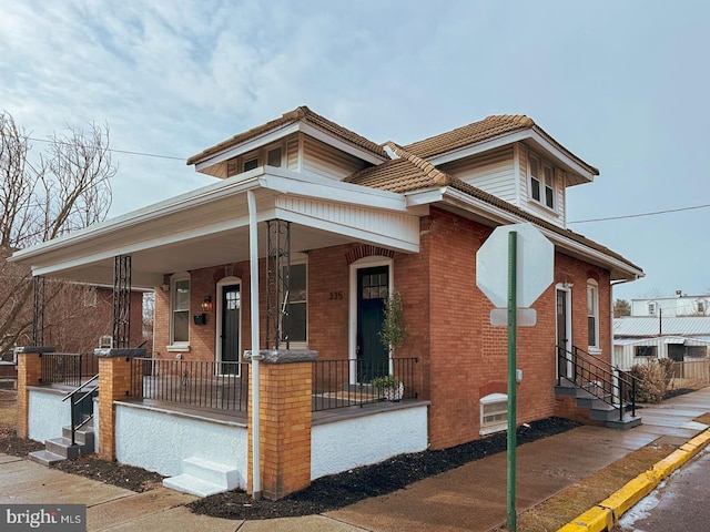 view of front of property featuring covered porch