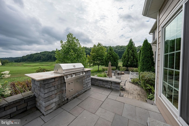 view of patio / terrace with an outdoor kitchen and area for grilling