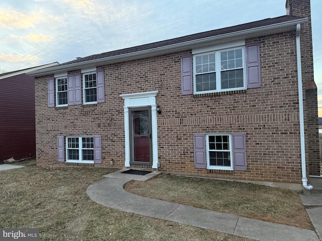 raised ranch featuring a front lawn