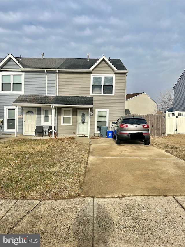 view of front of house with a front lawn