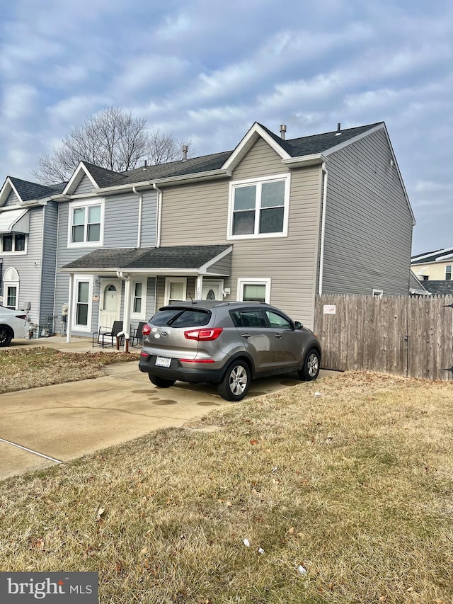 view of front of house featuring a front yard