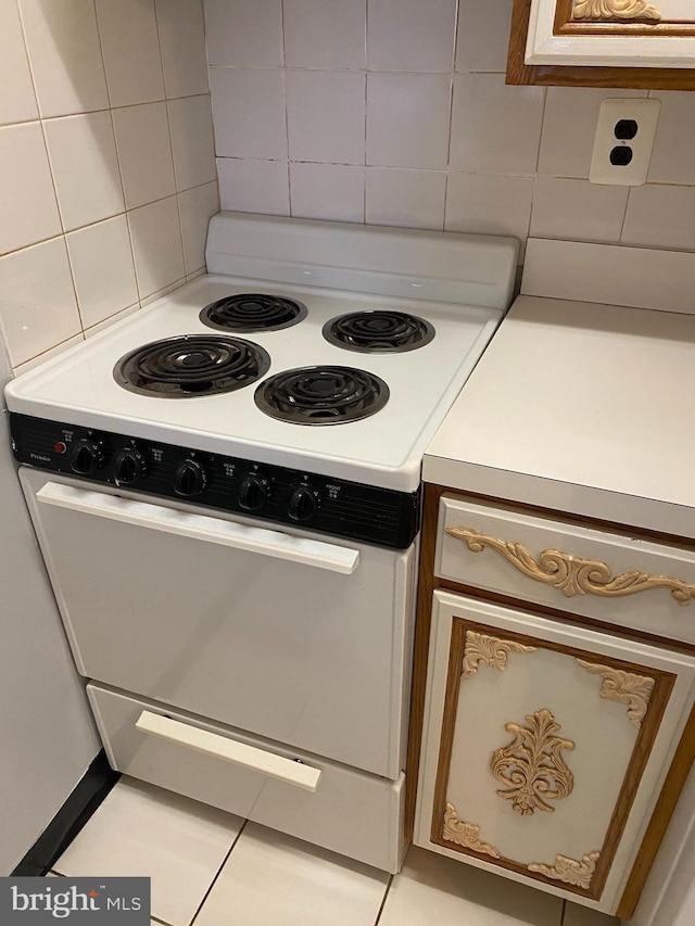 kitchen with decorative backsplash and electric stove