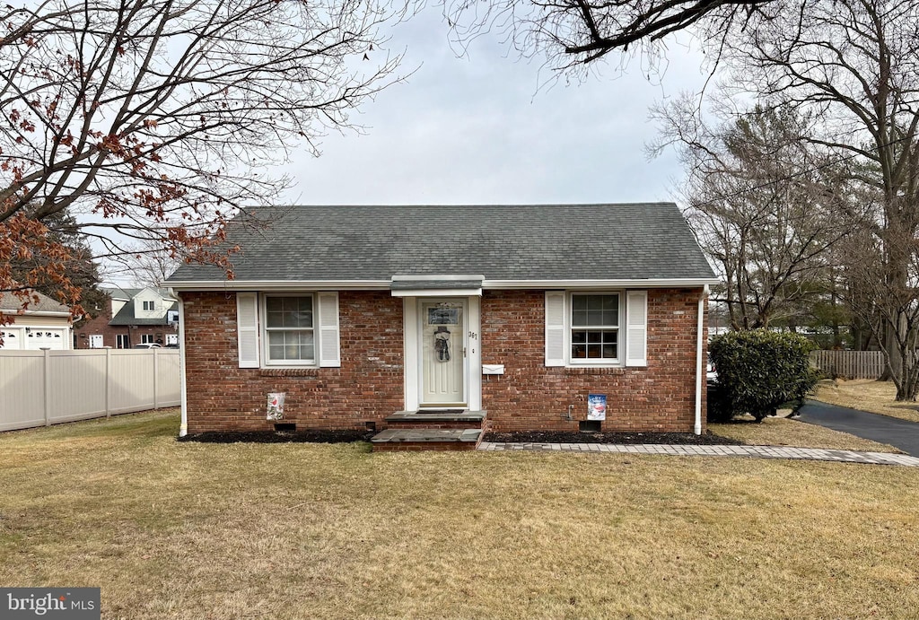 view of front of house featuring a front yard