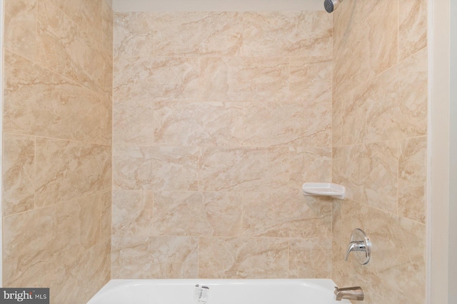 bathroom featuring tiled shower / bath combo