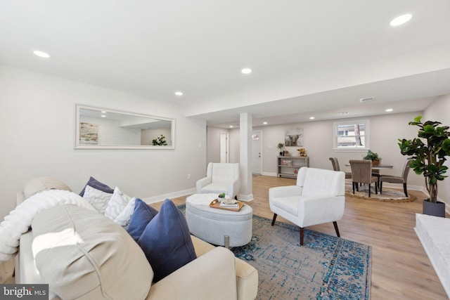 living area with baseboards, light wood-style flooring, and recessed lighting