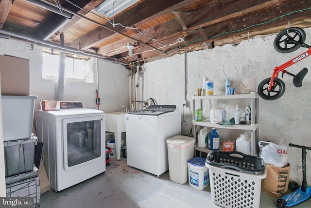 laundry room featuring washing machine and dryer