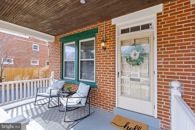 property entrance featuring a porch