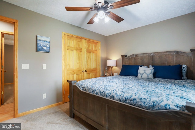 bedroom featuring carpet floors, a closet, and ceiling fan