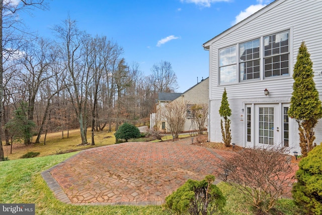 view of yard featuring a patio