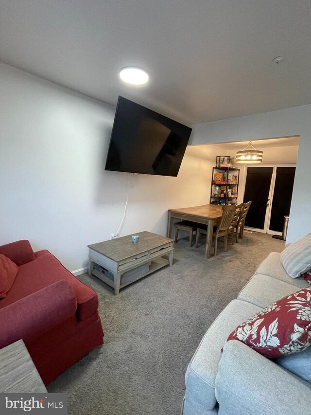 living area with carpet flooring