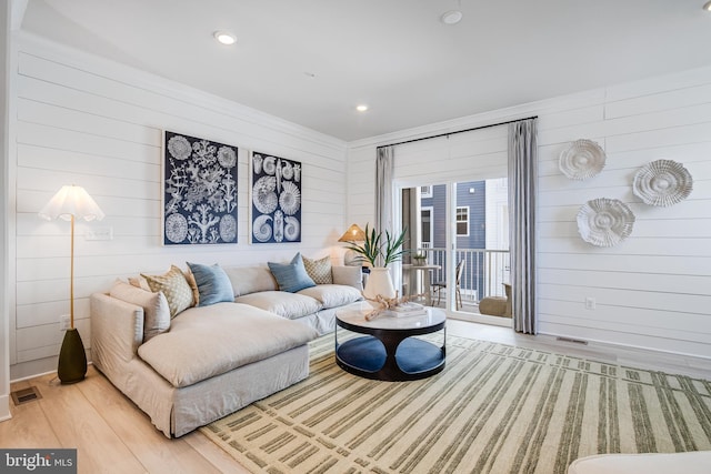 living room featuring visible vents, wood finished floors, and recessed lighting