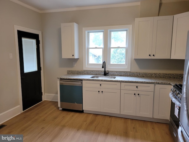 kitchen featuring light wood-style floors, a sink, stainless steel gas range, white cabinets, and dishwashing machine