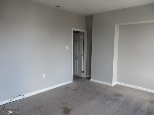 unfurnished room featuring carpet