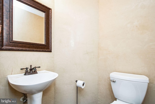 bathroom featuring sink and toilet