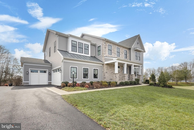 view of front facade featuring a front yard