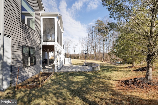 view of yard featuring a patio