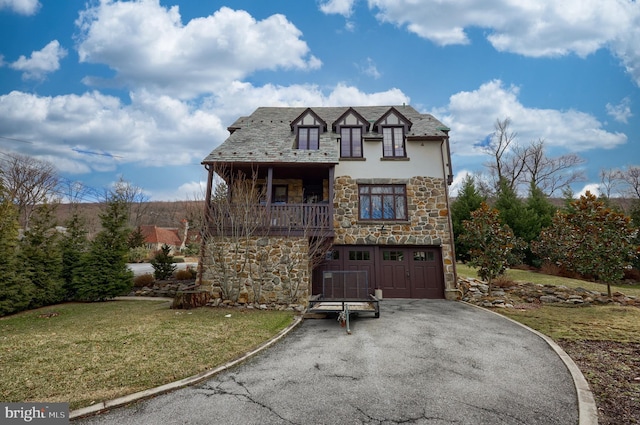 view of front facade with a garage and a front lawn