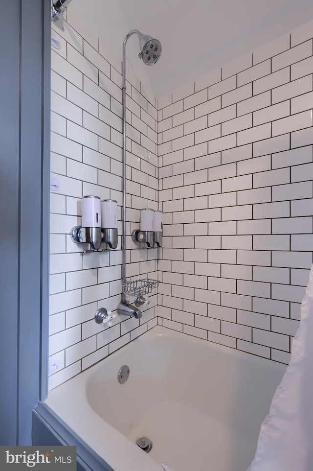 bathroom featuring shower / tub combo with curtain