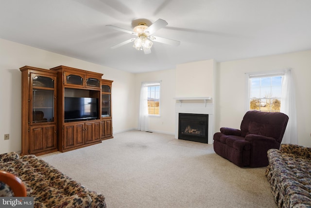 carpeted living room featuring ceiling fan