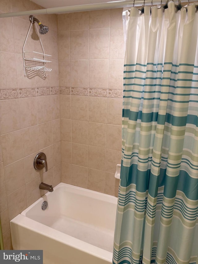 bathroom featuring shower / bath combo