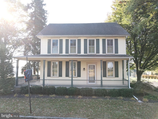 view of front of property featuring covered porch and a front yard