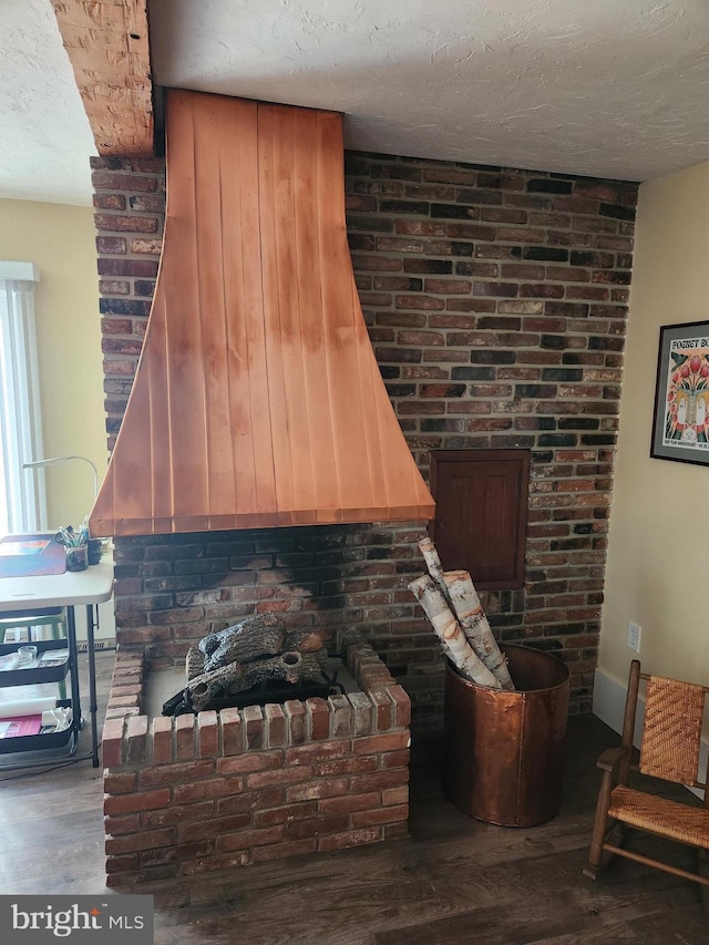 room details with hardwood / wood-style floors and a textured ceiling