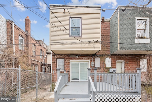 view of front facade featuring a wooden deck