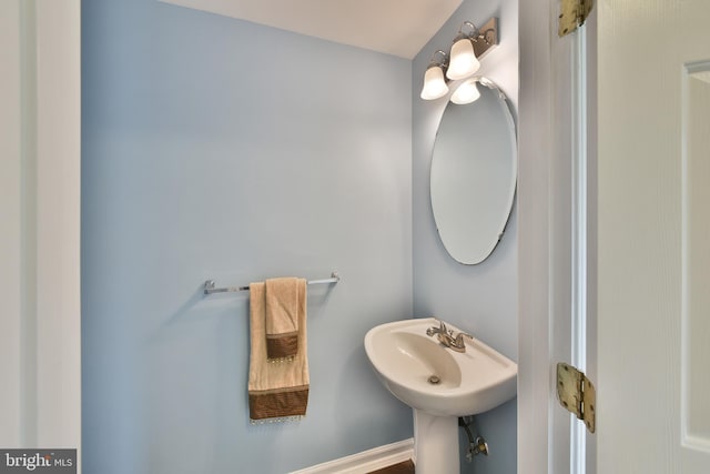 bathroom featuring sink