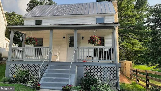 view of front of house with covered porch