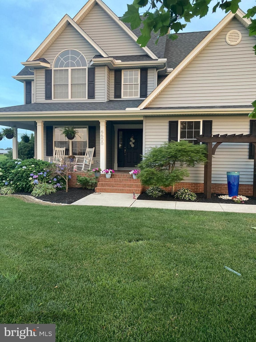 view of front of property with a porch and a front yard