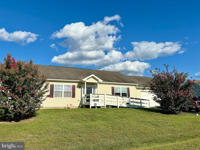 view of front facade with a garage and a front yard